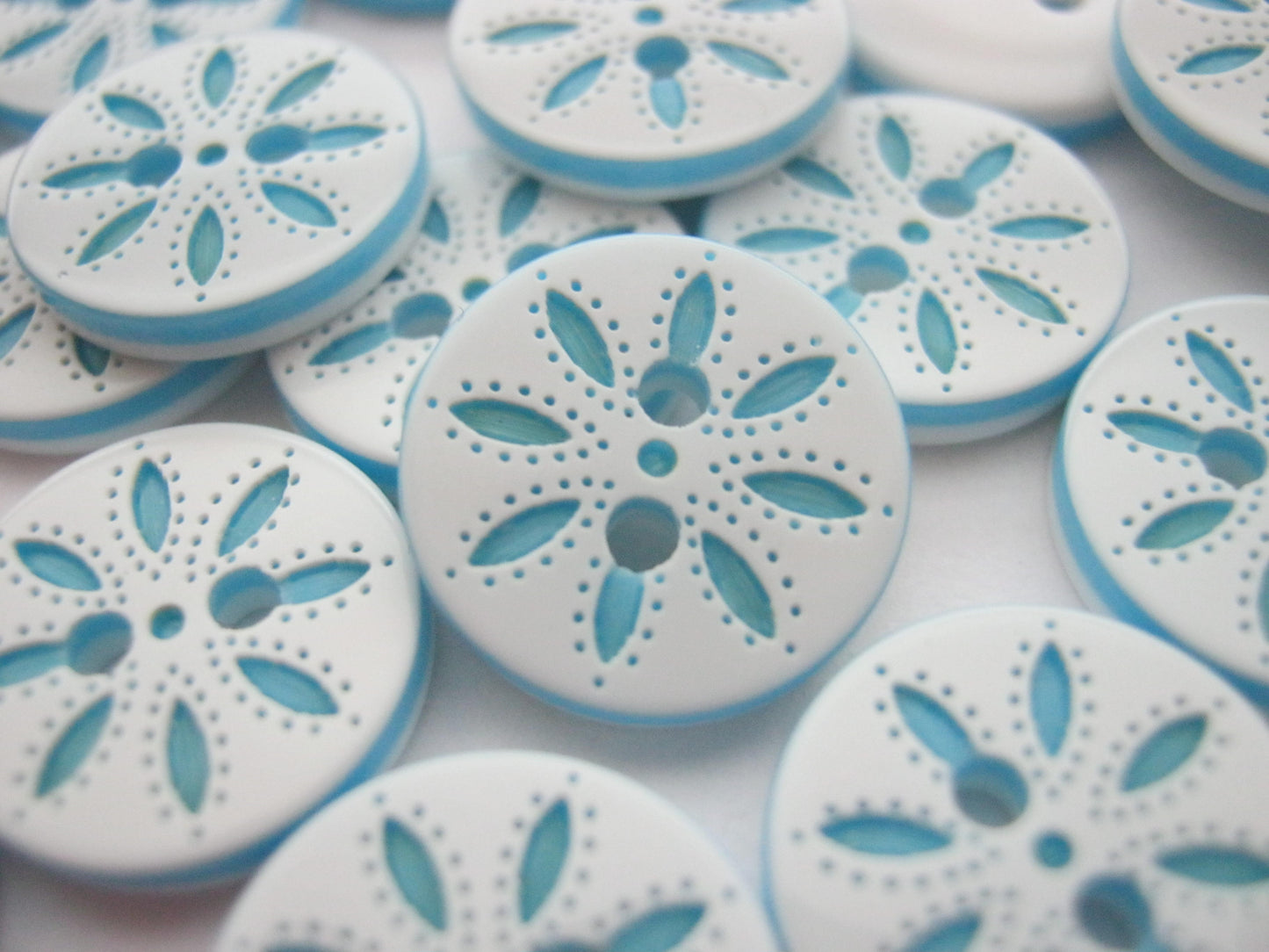 10 Turquoise and White Snowflake Buttons 13mm (1/2") Small Petal Buttons for Blouses, Shirts and Crafts