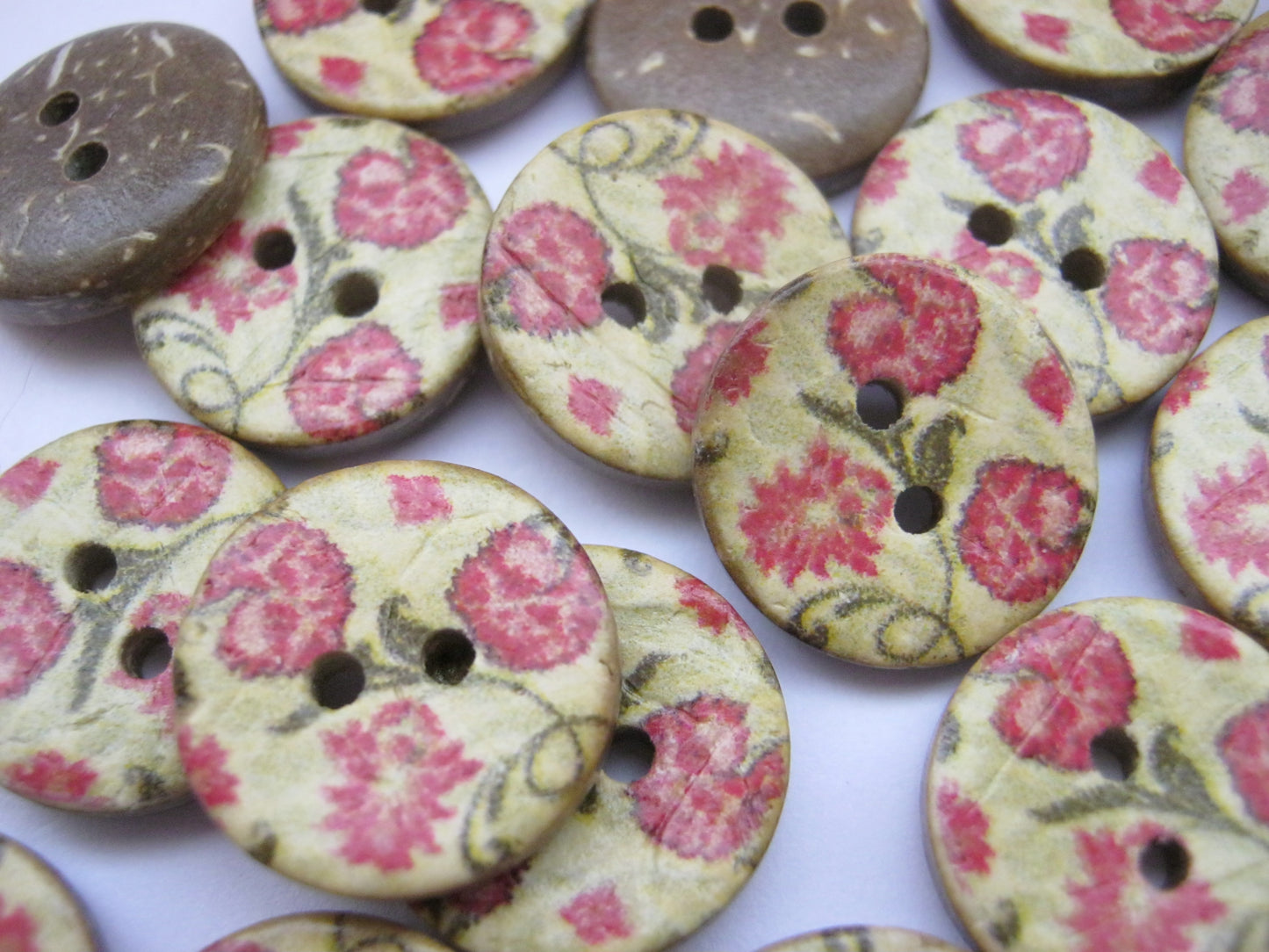 12 Floral Coconut Shell Buttons 15mm (5/8") Red Flower Painted Sewing Buttons