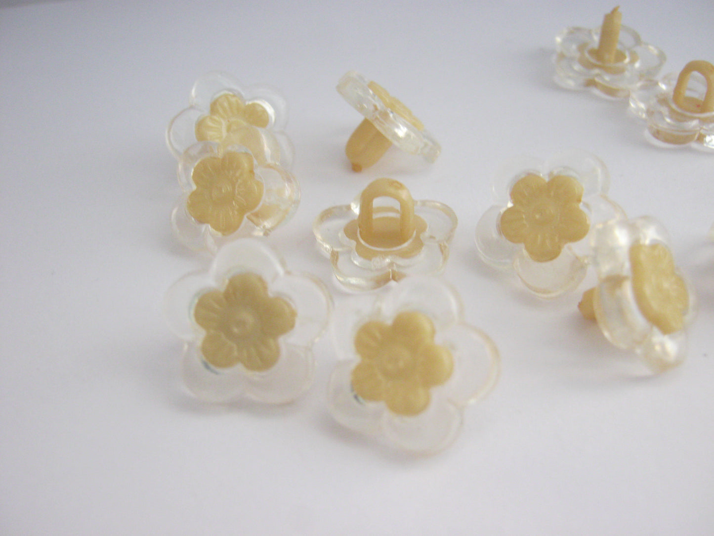 10 beige Flower Shaped Buttons with Transparent Petals 15mm (5/8") beige shank Floral Buttons for Women's and Girls' Clothing