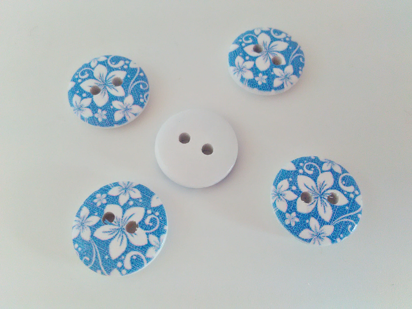 Blue Floral Sewing Buttons 15mm (5/8") Wooden Blue & White Flower Buttons for Women's clothing