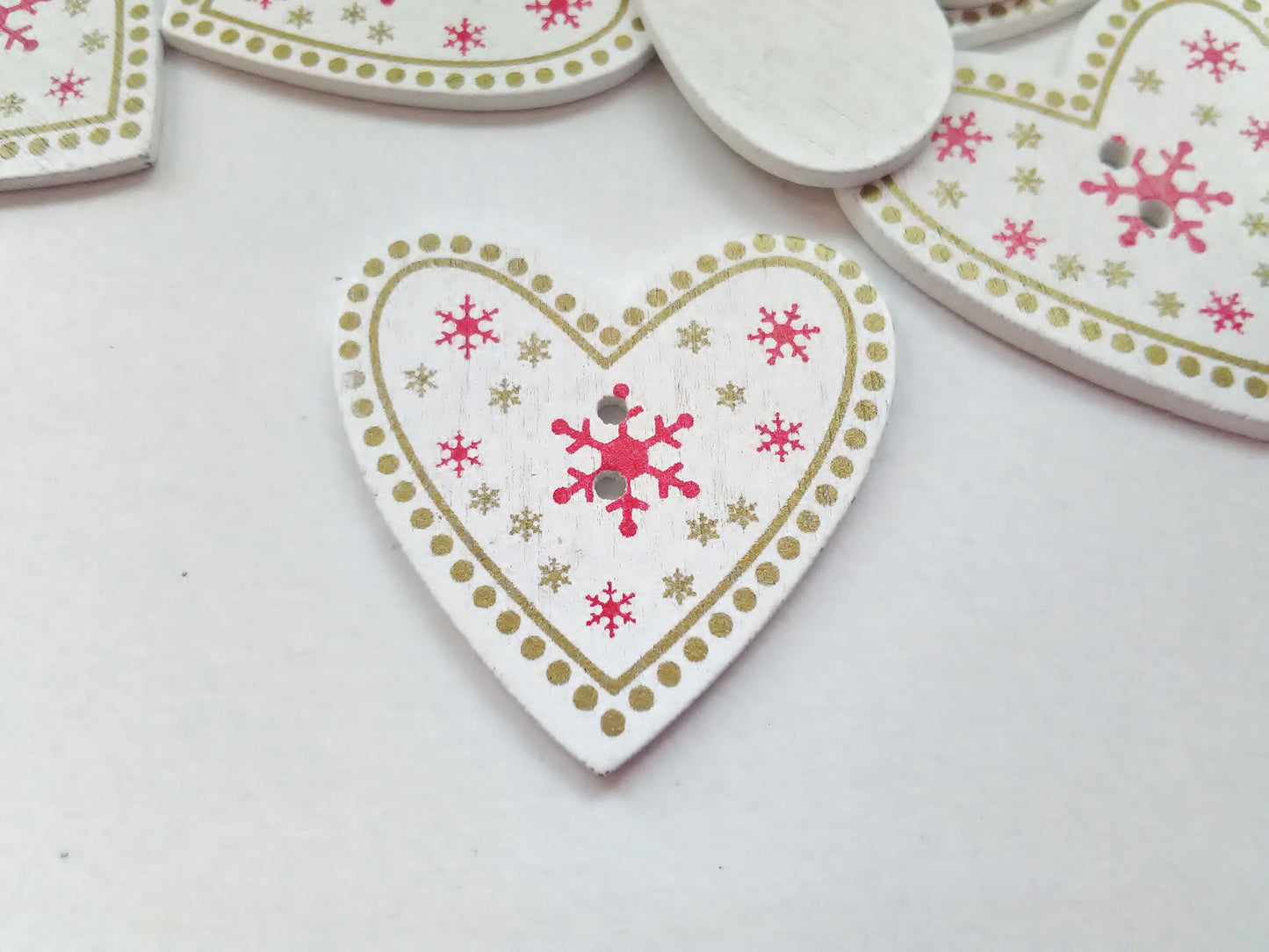 5 Large White Hearts Buttons 32mm (1 1/4") Wooden Hearts with Snowflakes for Christmas Clothing and Crafts