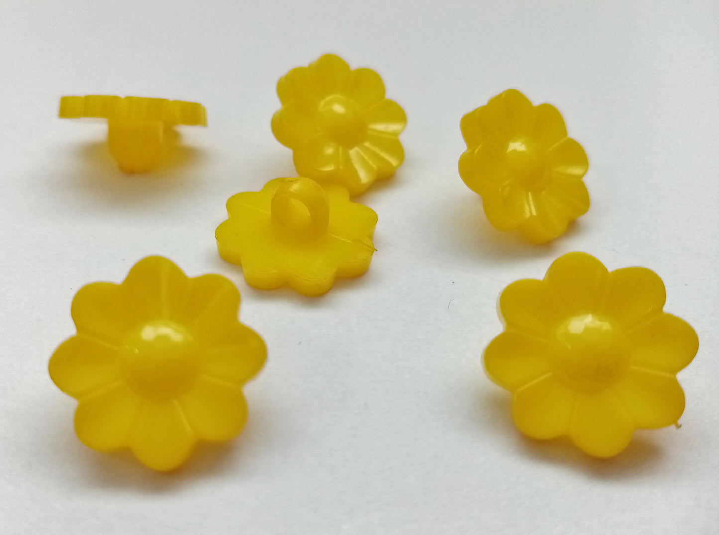 10 Mustard Yellow Daisy Sewing Buttons 15mm (5/8") Plastic Shank Flower Shaped Buttons for Girls' and Women's clothing and crafts