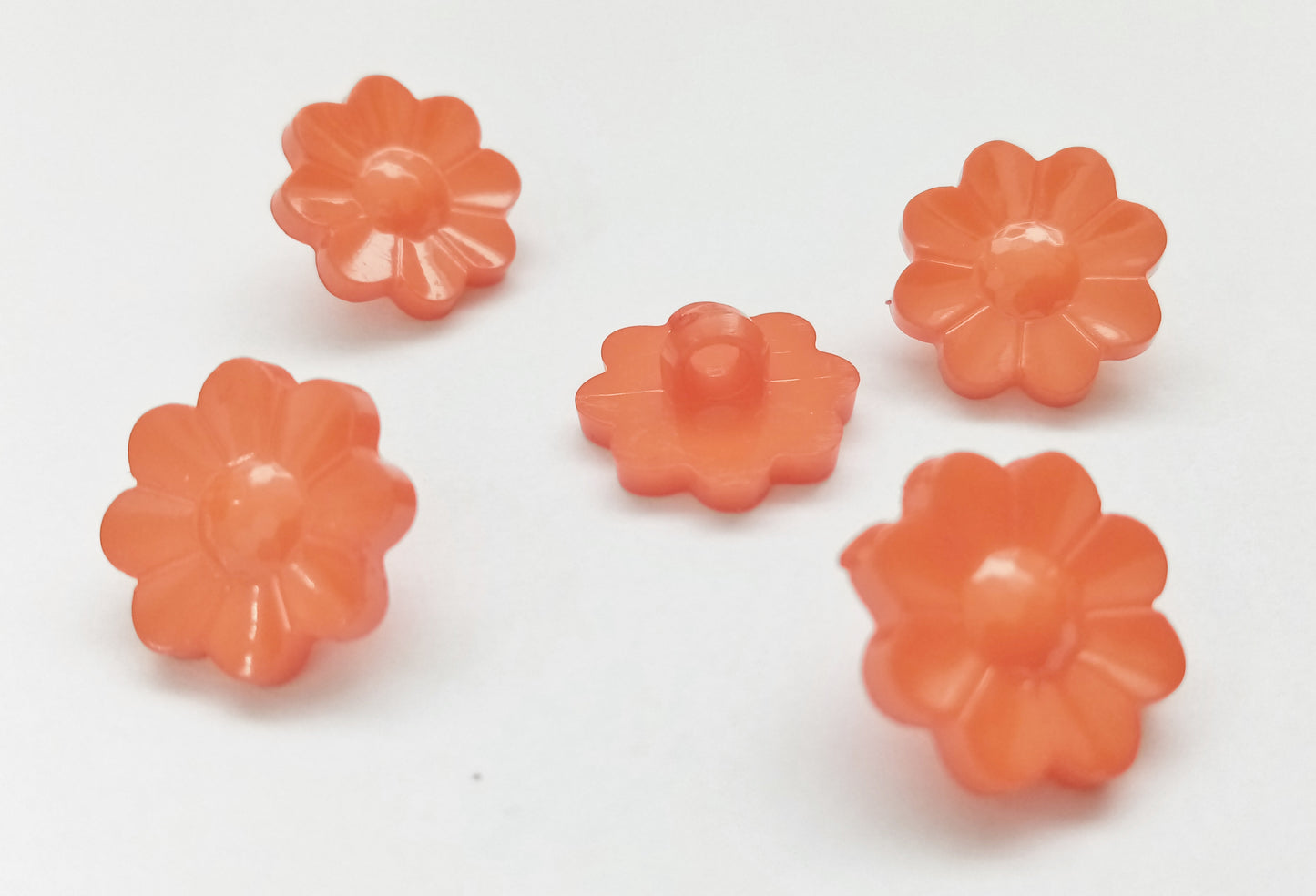 10 Daisy Flower Shaped Sewing Buttons 15mm (5/8") Plastic Shank Flower Buttons for Girls' and Women's clothing and crafts