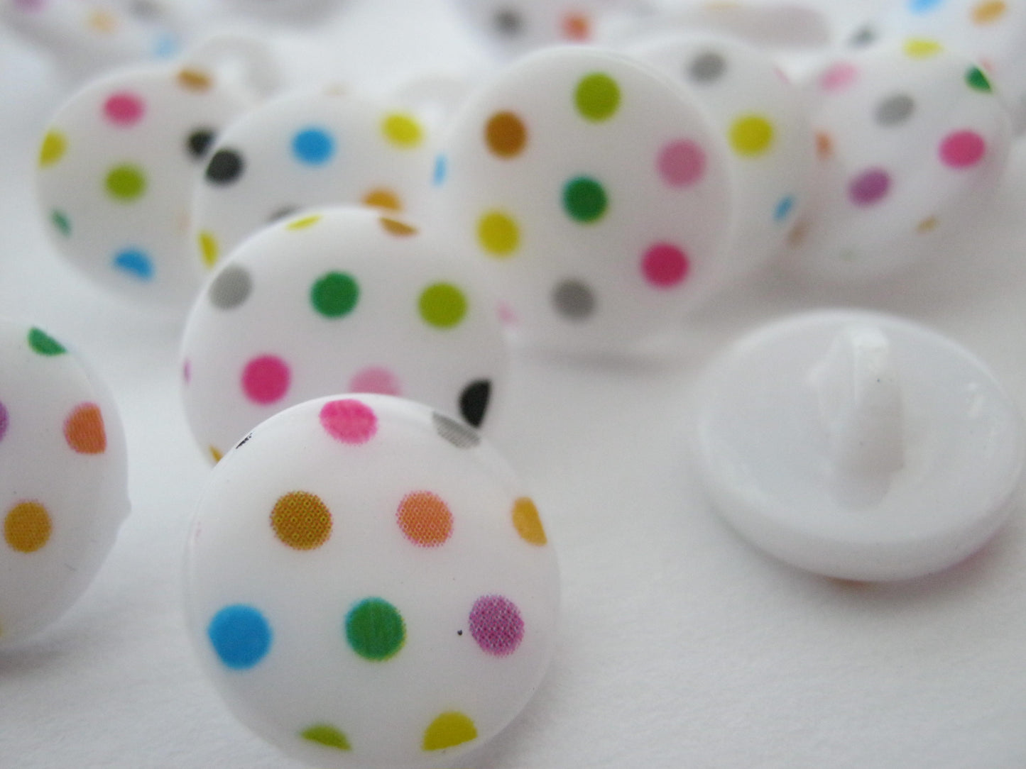 White Multicolour Spot Shank Buttons 13mm (1/2") Spotty Polka Dot Sewing Buttons for Women's Girls' and Baby Clothing and Accessories