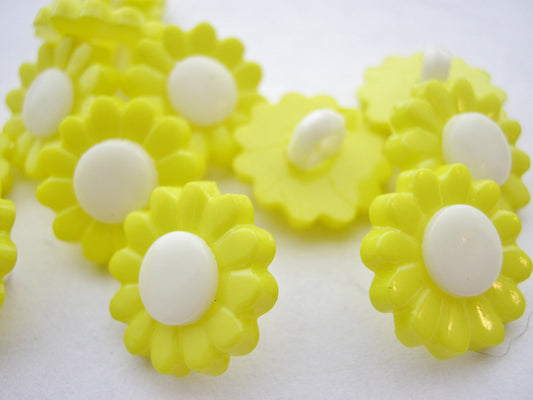 8 Yellow Daisy Buttons 15mm (5/8") Flower Shank Sewing Buttons for Clothing and Crafts