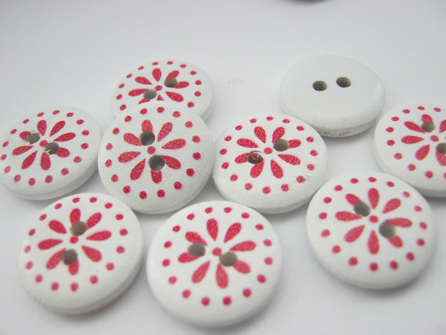 10 Red and White Snowflakes Buttons 15mm (5/8") Red Petal Festive Christmas Sewing Buttons